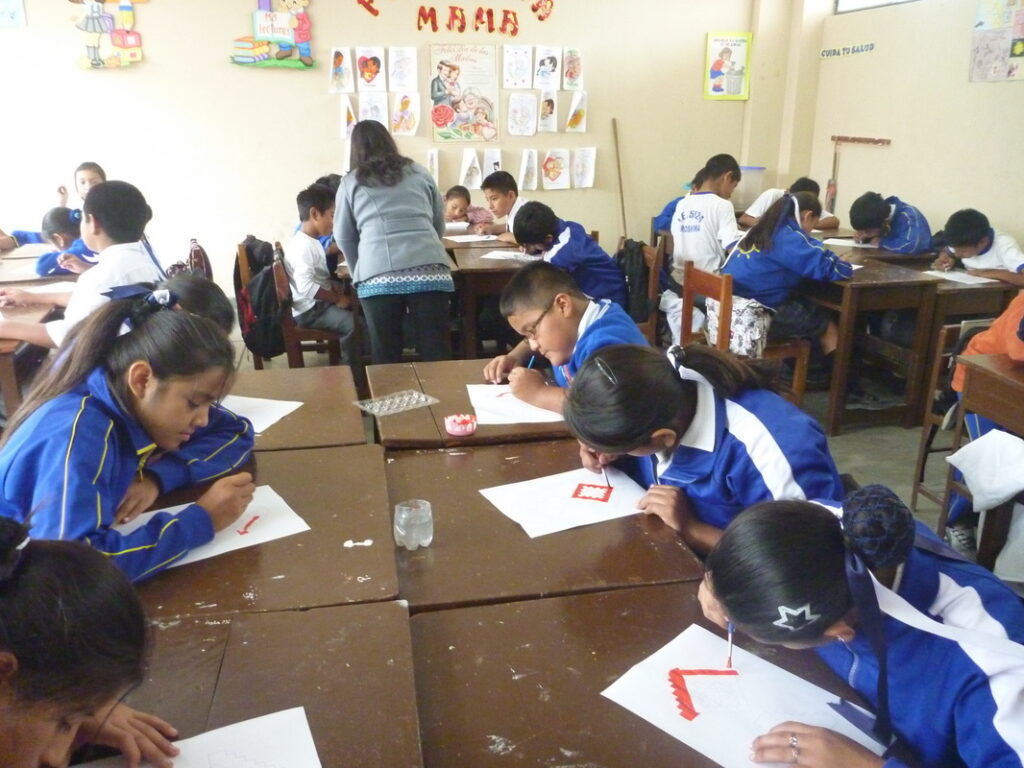 Trabajo de Altiplano en Perú, CLASES RECREATIVAS DE ARTE PARA LOS NIÑOS EN VACACIONES 