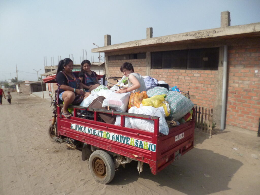 Trabajo de Altiplano en Perú, las madres beneficiarias en transporte en Perú para hacer recolectas 