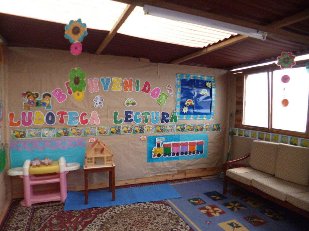 Trabajo de Altiplano en Perú, ludoteca y biblioteca del barrio Pachacutec 